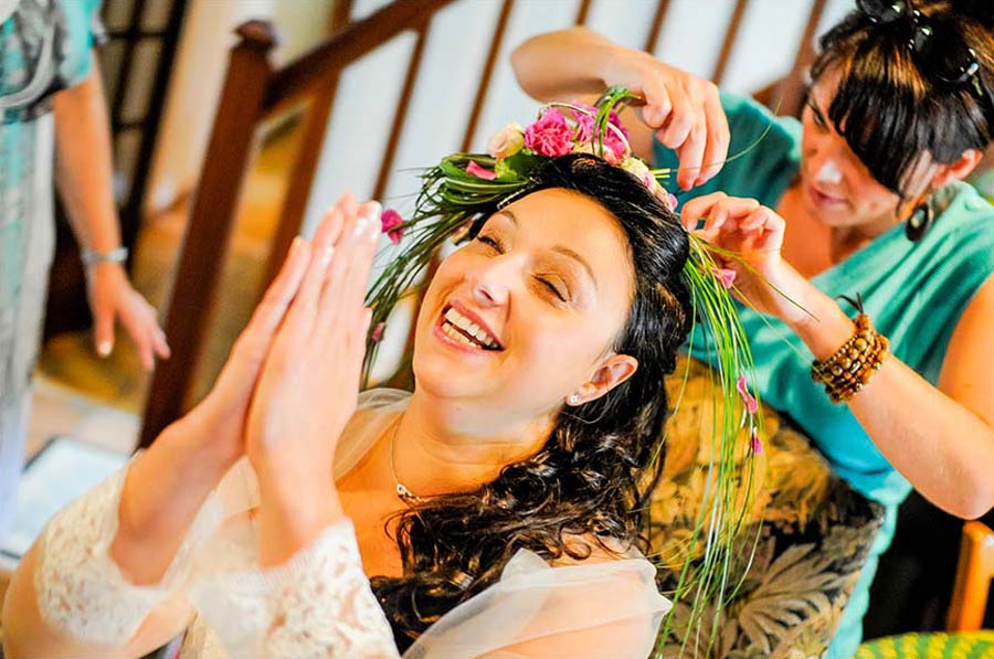 photo de mariage avec beaucoup d'émotion dans la manche en Normandie prés de Caen calvados