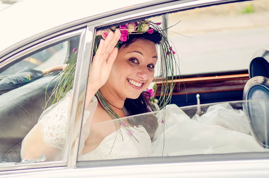 photo de mariage avec beaucoup d'émotion dans la manche en Normandie prés de Caen calvados