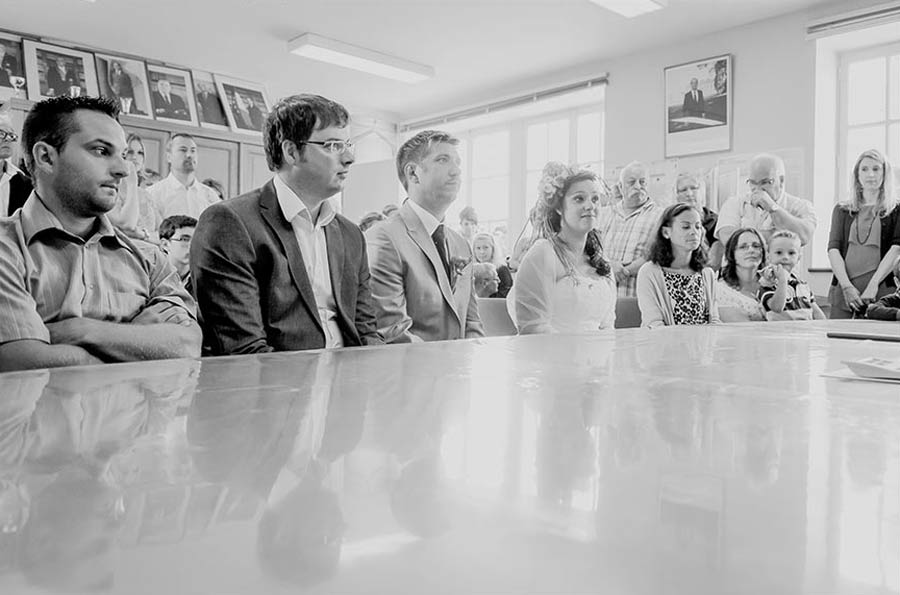 photo de mariage avec beaucoup d'émotion dans la manche en Normandie prés de Caen calvados