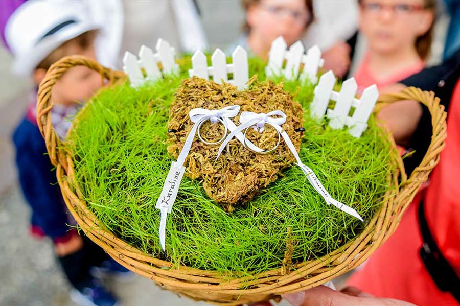 photo de mariage avec beaucoup d'émotion dans la manche en Normandie prés de Caen calvados