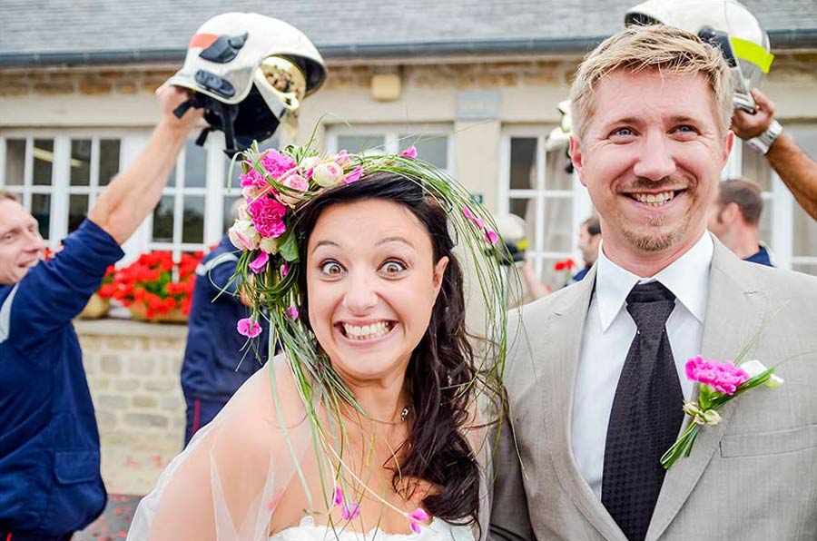 photo de mariage avec beaucoup d'émotion dans la manche en Normandie prés de Caen calvados