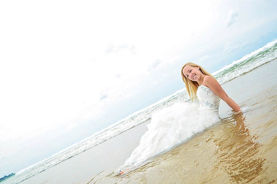 Photo de trash the dress et séance after en Normandie dans la Manche