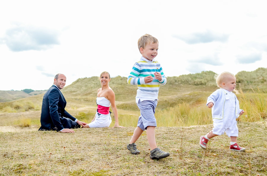 Séance photo en amoureux après mariage, réaliser dans les dune de biville en Normandie 