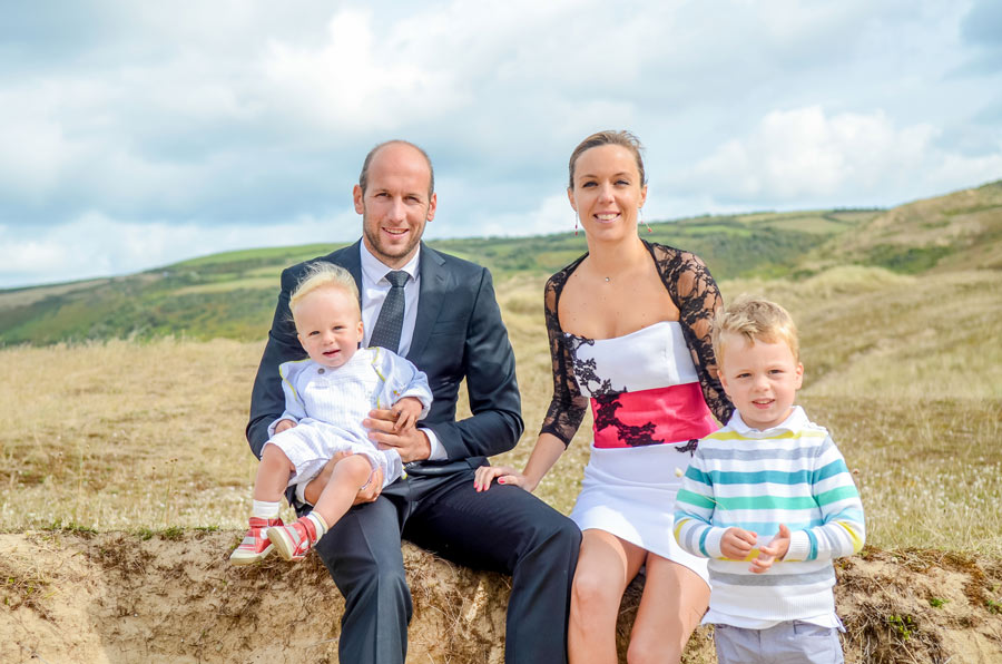 Séance photo en amoureux après mariage, réaliser dans les dune de biville en Normandie 