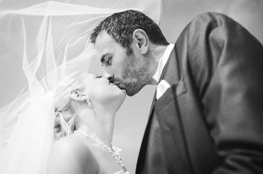 Séance photo après mariage de Fanny et Manu à Vierville sur mer dans la manche.