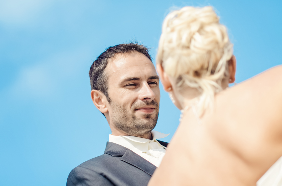 Séance photo après mariage de Fanny et Manu à Vierville sur mer dans la manche.