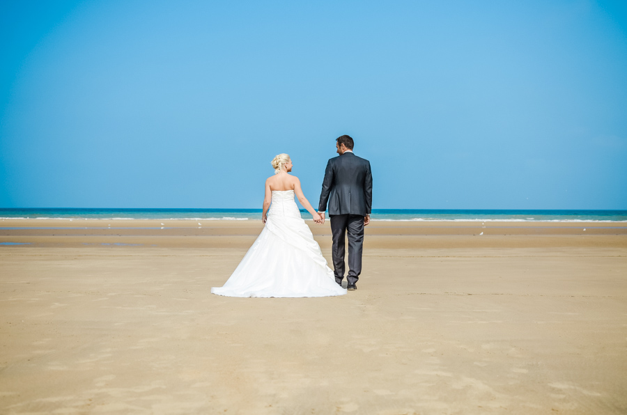 Séance photo après mariage de Fanny et Manu à Vierville sur mer dans la manche.