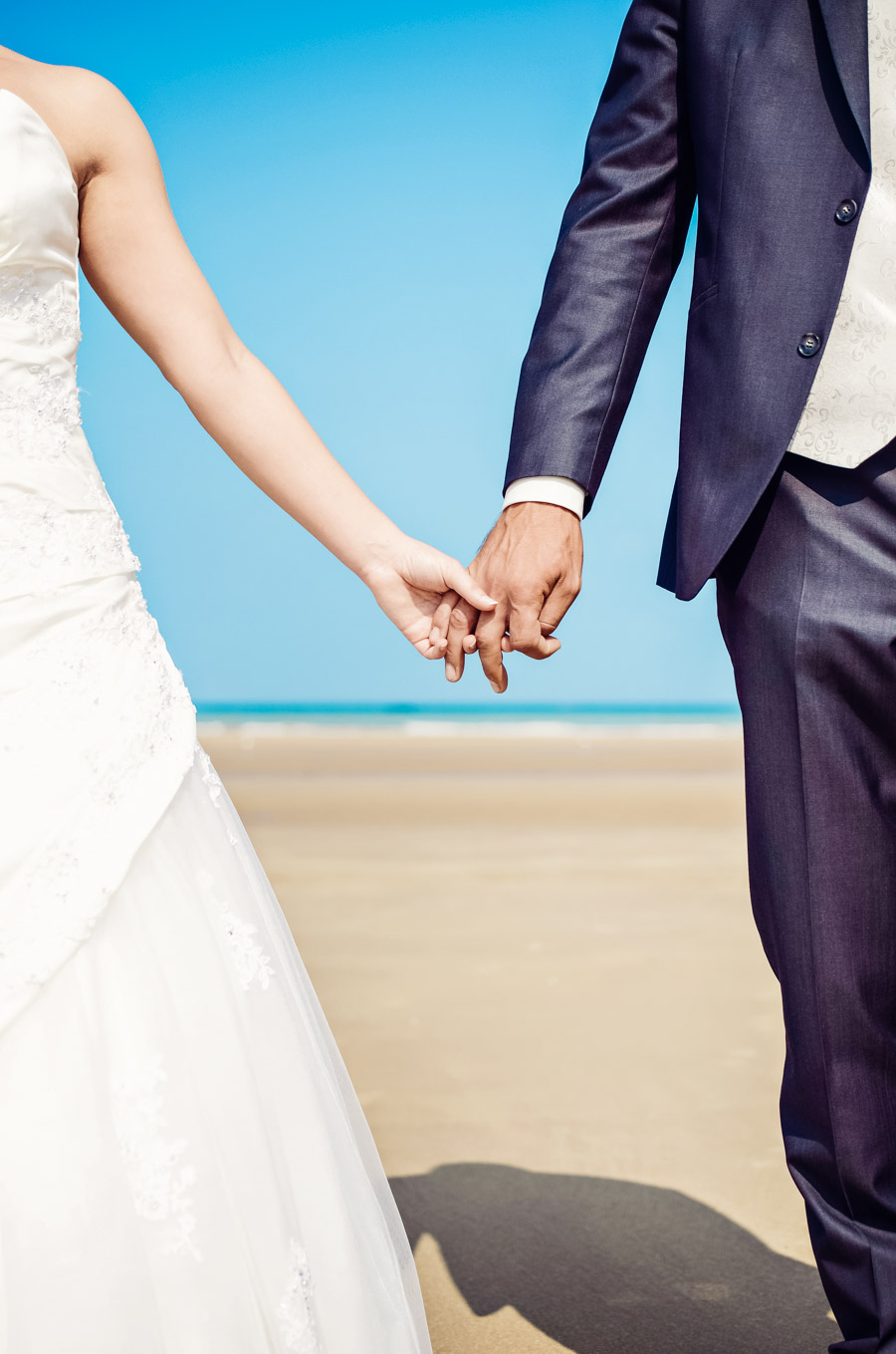 Séance photo après mariage de Fanny et Manu à Vierville sur mer dans la manche.