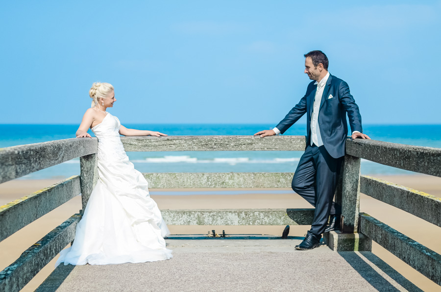 Séance photo après mariage de Fanny et Manu à Vierville sur mer dans la manche.