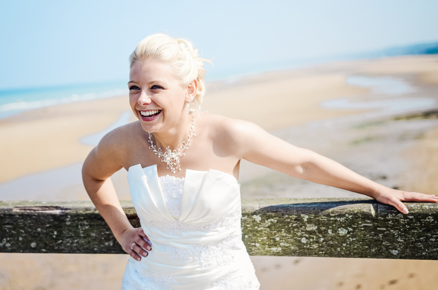 Séance photo après mariage de Fanny et Manu à Vierville sur mer dans la manche.