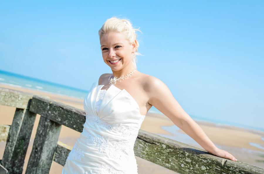 Séance photo après mariage de Fanny et Manu à Vierville sur mer dans la manche.