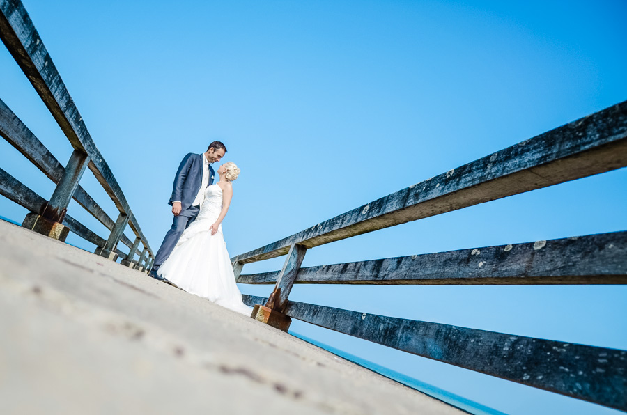 Séance photo après mariage de Fanny et Manu à Vierville sur mer dans la manche.